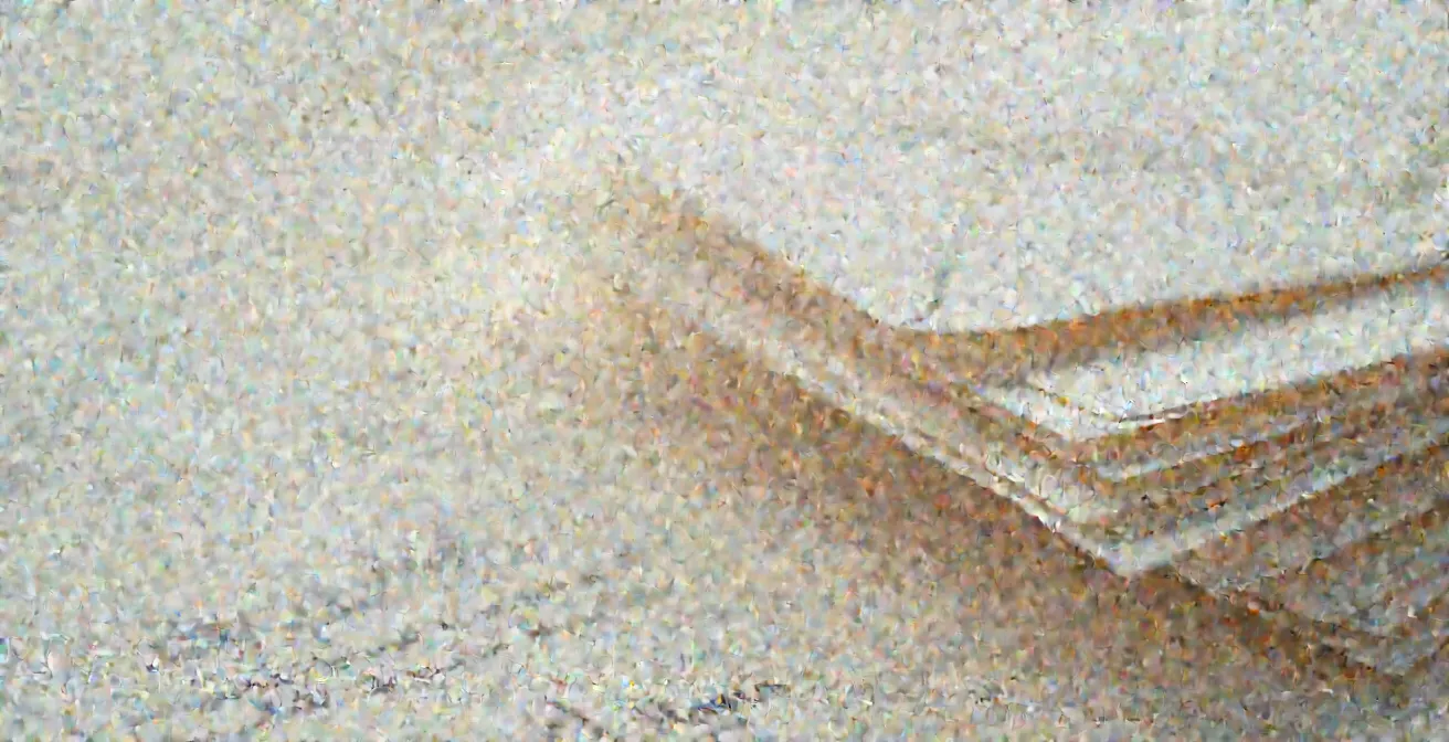 Gros plan sur une pile d'enveloppes avec effet de profondeur de champ symbolisant le courrier à gérer